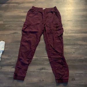 So maroon comfortable pants with pockets